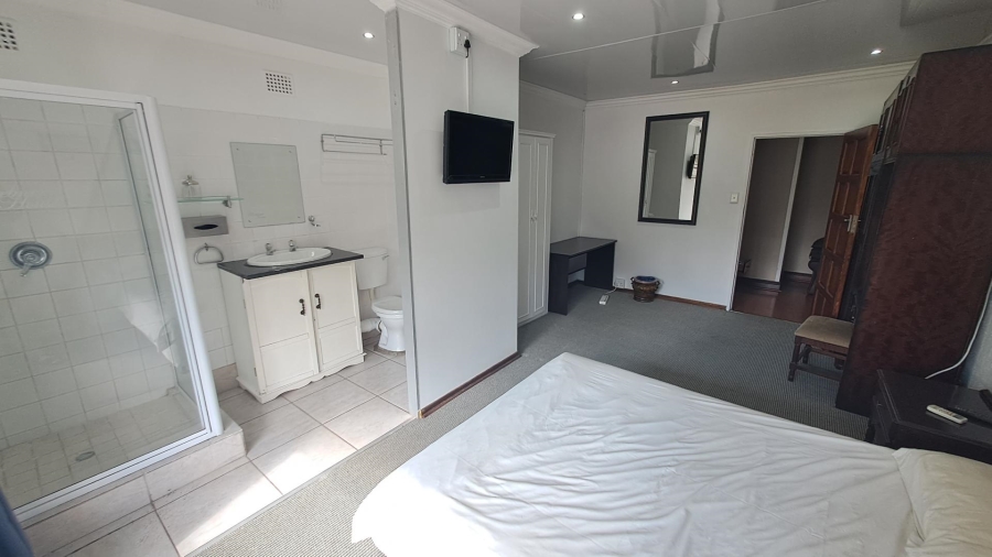 5 Bedroom Property for Sale in Brandwag Free State